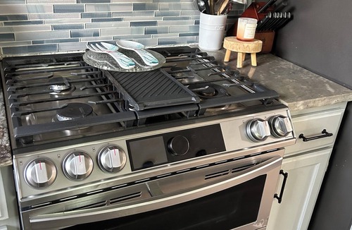 Dallas House | Beautiful 4-bedroom king-size suite. Dallas home with cozy patio.