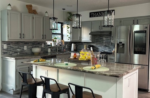Dallas House | Beautiful 4-bedroom king-size suite. Dallas home with cozy patio.