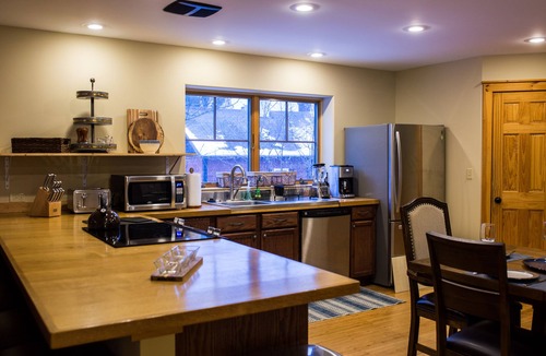 Lake Placid Condo | Beautiful 4-bedroom, fully stocked. 5min walk to Main Street.