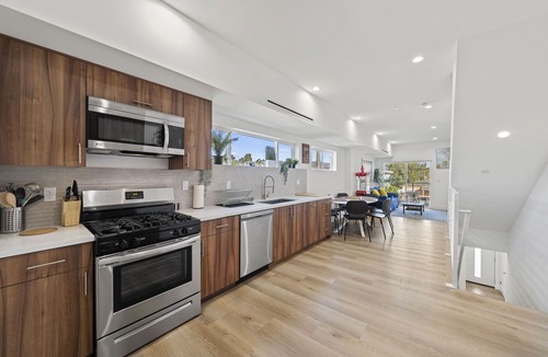 NoHo Arts District House | Beautiful 4 Bedrooms Townhome new construction NoHO! n10 min to universal studio