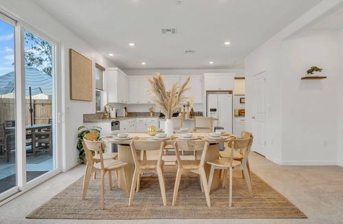 Sacramento House | Beautiful 4-bedroom house with Playground, Fire Pit, BBQ