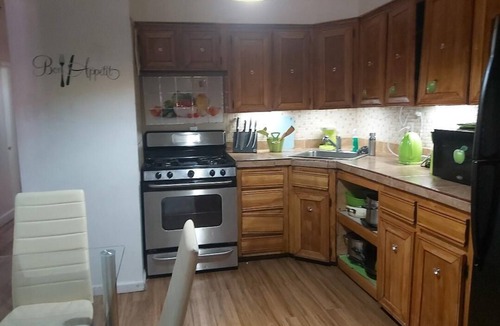 Queens House | Beautiful 4 Bedrooms 2 Baths, Balcony next to all up to 15 people