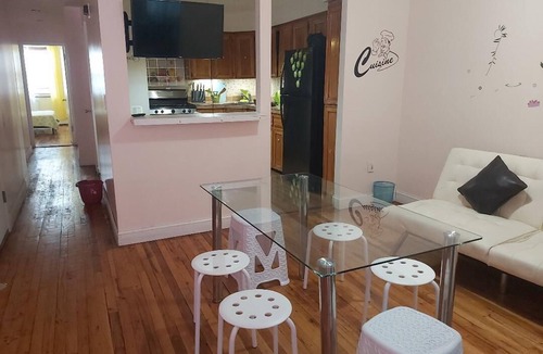 Queens House | Beautiful 4 Bedrooms 2 Baths, Balcony next to all up to 15 people