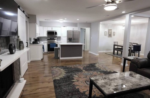 Allen House | Beautiful 4 beds & 3 baths downtown Allen