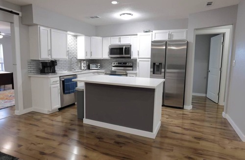 Allen House | Beautiful 4 beds & 3 baths downtown Allen
