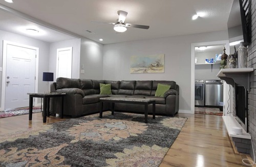 Allen House | Beautiful 4 beds & 3 baths downtown Allen