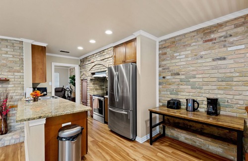 Medical Center District House | Beautiful 4 BRs, Central, Covered Patio, Cozy Desi