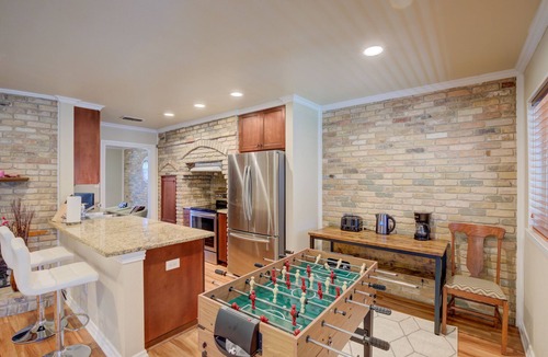 Medical Center District House | Beautiful 4 BRs, Central, Covered Patio, Cozy Desi