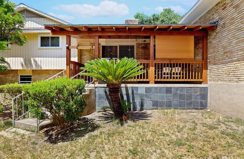 Medical Center District House | Beautiful 4 BRs, Central, Covered Patio, Cozy Desi