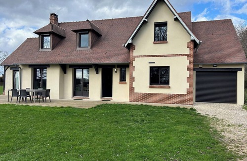 Beauficel-en-Lyons House | Beautiful 4-star house with heated pool in a green and quiet setting
