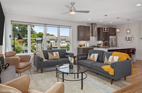 Edgehill House | Beautiful 4 Lvl, 4BR/4BA, Minutes to downtown, 4 King Beds each w/private bath.