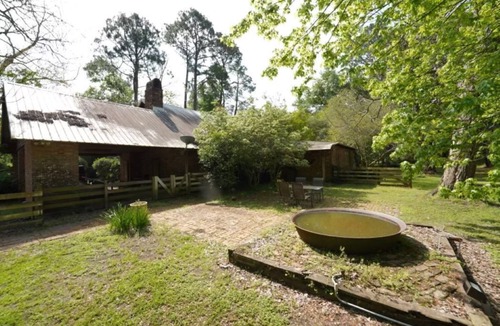 Port Allen House | Beautiful 4ac setting on Historic Allendale, bordered by Mississippi River Levee