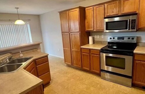 Waynesville House | beautiful 4b/3b house at "Fort Leonard Wood"