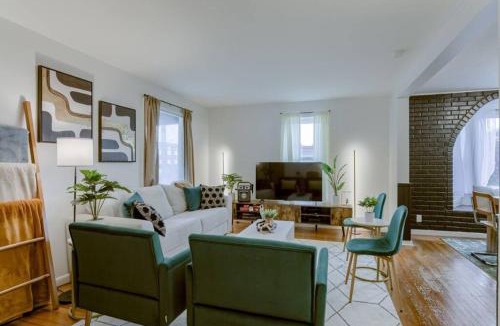 Bethany House | Beautiful - 4bd with Contemporary Interior