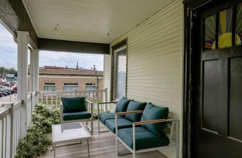 Bethany House | Beautiful - 4bd with Contemporary Interior