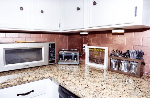 Houston House | Beautiful 4Bedroom | King Suite | BBQ Grill