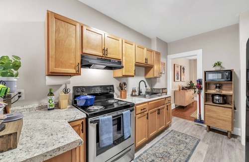 Springfield House | Beautiful 4BR 2 Bathroom House with Parking