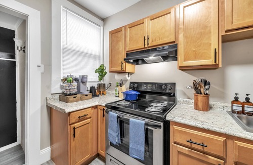 Springfield House | Beautiful 4BR 2 Bathroom House with Parking