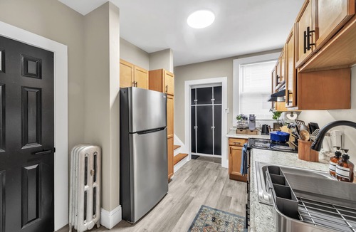 Springfield House | Beautiful 4BR 2 Bathroom House with Parking