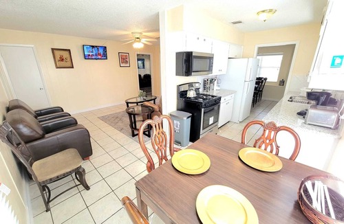 Central Southwest House | Beautiful 5 bdrm near NRG stadium (16 mins) Sabercats stadium (12mins)8beds