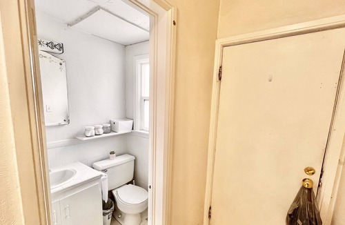Logan House | Beautiful 5 Bed/1.5-Bath Home Close to USU