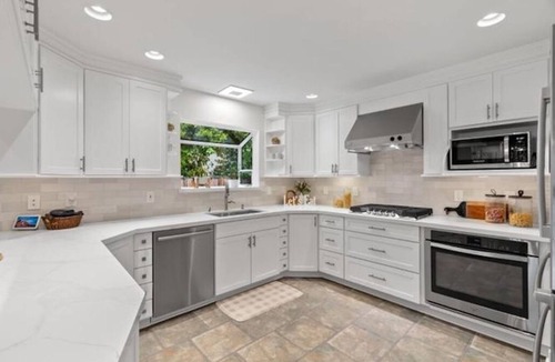 Nimitz Bed & Breakfast | Beautiful 5 bed 2.5 bath entire home