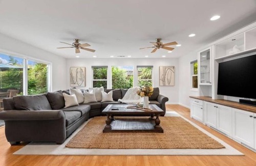 Nimitz Bed & Breakfast | Beautiful 5 bed 2.5 bath entire home