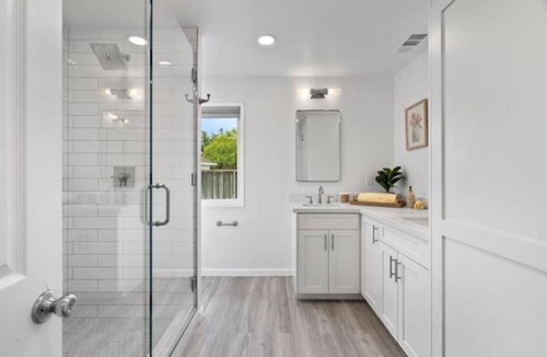 Nimitz Bed & Breakfast | Beautiful 5 bed 2.5 bath entire home