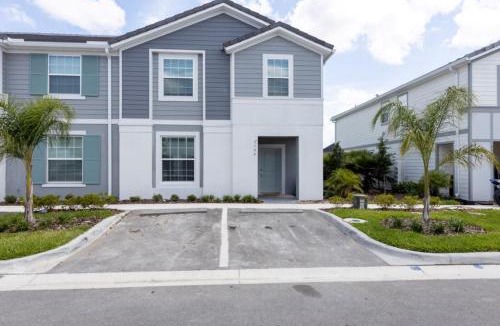 Loughman House | Beautiful 5 Bed Home Away from Home townhouse