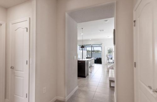 Loughman House | Beautiful 5 Bed Home Away from Home townhouse