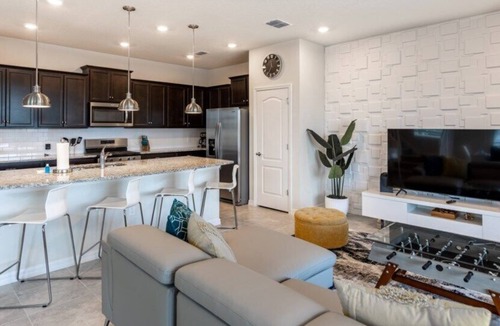 Loughman House | Beautiful 5 Bed Home Away from Home