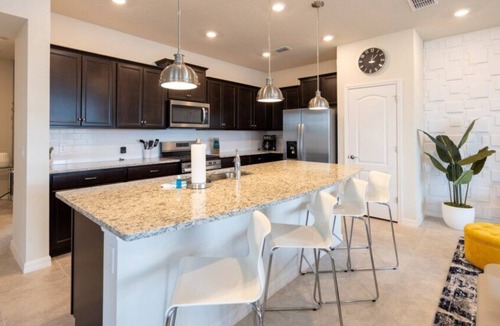 Loughman House | Beautiful 5 Bed Home Away from Home