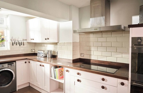 Brixham House | Beautiful 5 Bed Terrace with Hot Tub.