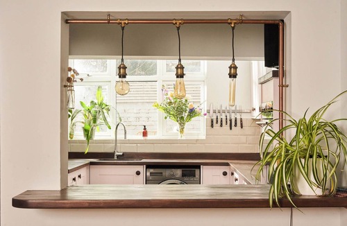 Brixham House | Beautiful 5 Bed Terrace with Hot Tub.