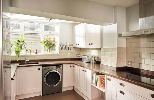 Brixham House | Beautiful 5 Bed Terrace with Hot Tub.