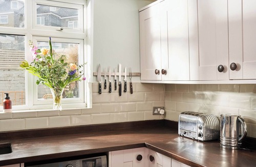 Brixham House | Beautiful 5 Bed Terrace with Hot Tub.