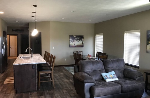 Arnolds Park Cabin | Beautiful 5 bedroom 3 bath cabin at Bridges Bay