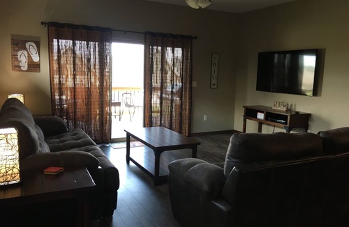 Arnolds Park Cabin | Beautiful 5 bedroom 3 bath cabin at Bridges Bay