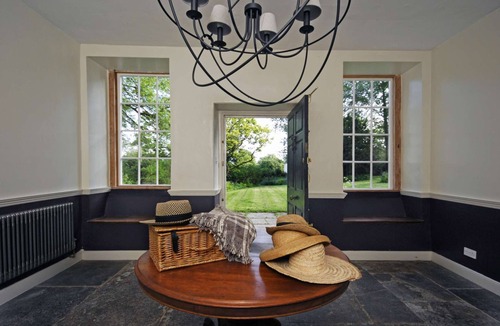 East Horrington House | Beautiful 5 bedroom house sleeps 13 with hottub, games room and garden near Bath