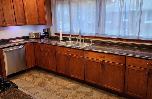 Champaign House | Beautiful 5 bedroom home only minutes from UIUC