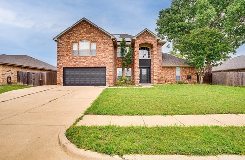Burleson Villa | Beautiful 5-bedroom villa in welcoming Burleson with AC