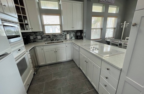 Pirates Beach West House | Beautiful 5 Bedroom with Private Pool and Hot Tub! Steps from the Beach!