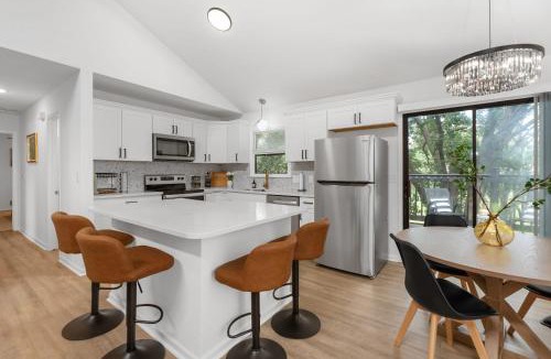 Wichita House | Beautiful 6 bed 3 bath home in quiet neighborhood