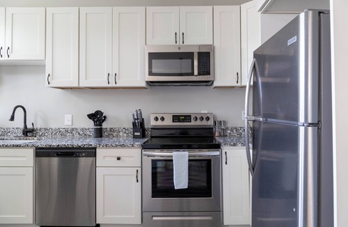 Downtown St. Louis House | Beautiful 6BR Fox Park Home/1st Floor Master Bed and Bath + Private Parking!