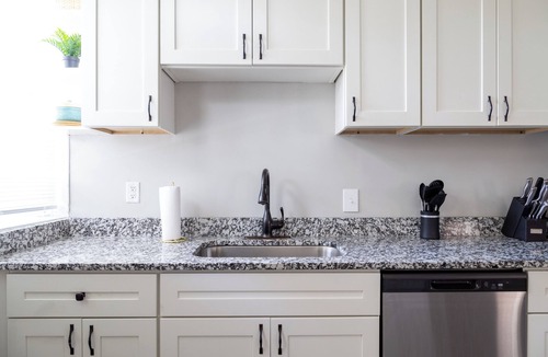 Downtown St. Louis House | Beautiful 6BR Fox Park Home/1st Floor Master Bed and Bath + Private Parking!