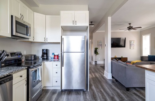 Downtown St. Louis House | Beautiful 6BR Fox Park Home/1st Floor Master Bed and Bath + Private Parking!