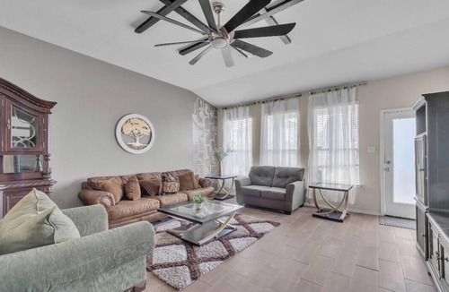 Copperas Cove House | Beautiful 7-bedroom 3 bath Grand Home Escape