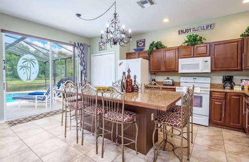Lake Berkley House | Beautiful 7BR w/Pool & Lake View at Berkley