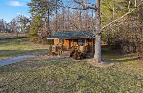 Sevierville Cabin | Beautiful, Affordable, Cabin Near Pigeon Forge For Couples!