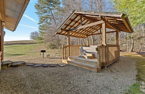 Sevierville Cabin | Beautiful, Affordable, Cabin Near Pigeon Forge For Couples!